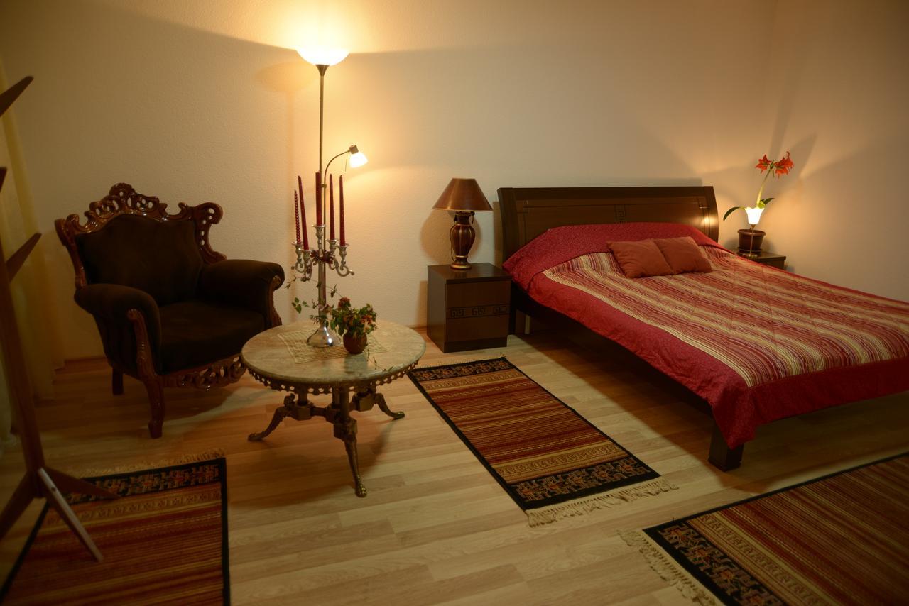 Hostel Tuba Pristina Extérieur photo