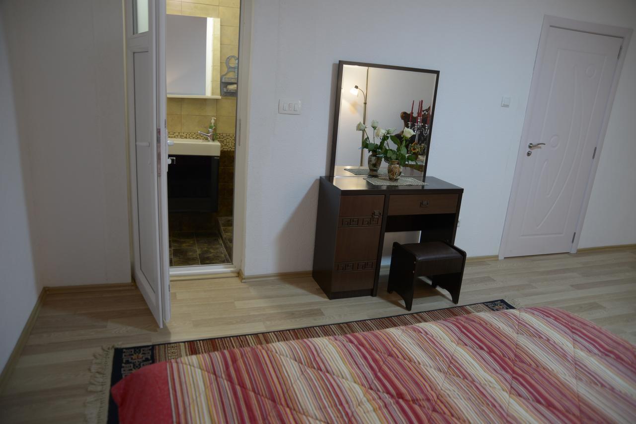 Hostel Tuba Pristina Extérieur photo