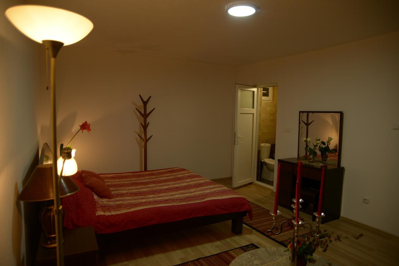 Hostel Tuba Pristina Extérieur photo