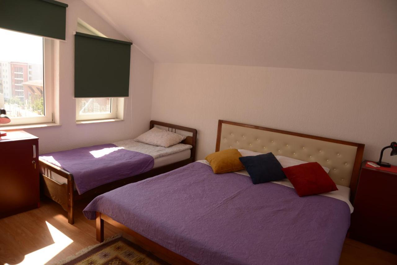 Hostel Tuba Pristina Extérieur photo