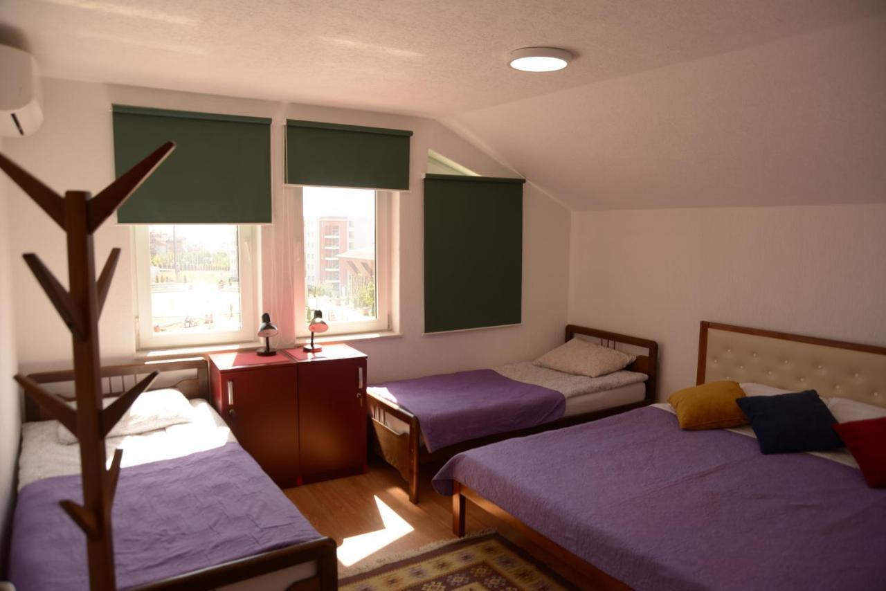 Hostel Tuba Pristina Extérieur photo