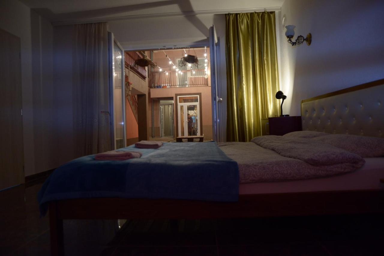 Hostel Tuba Pristina Extérieur photo