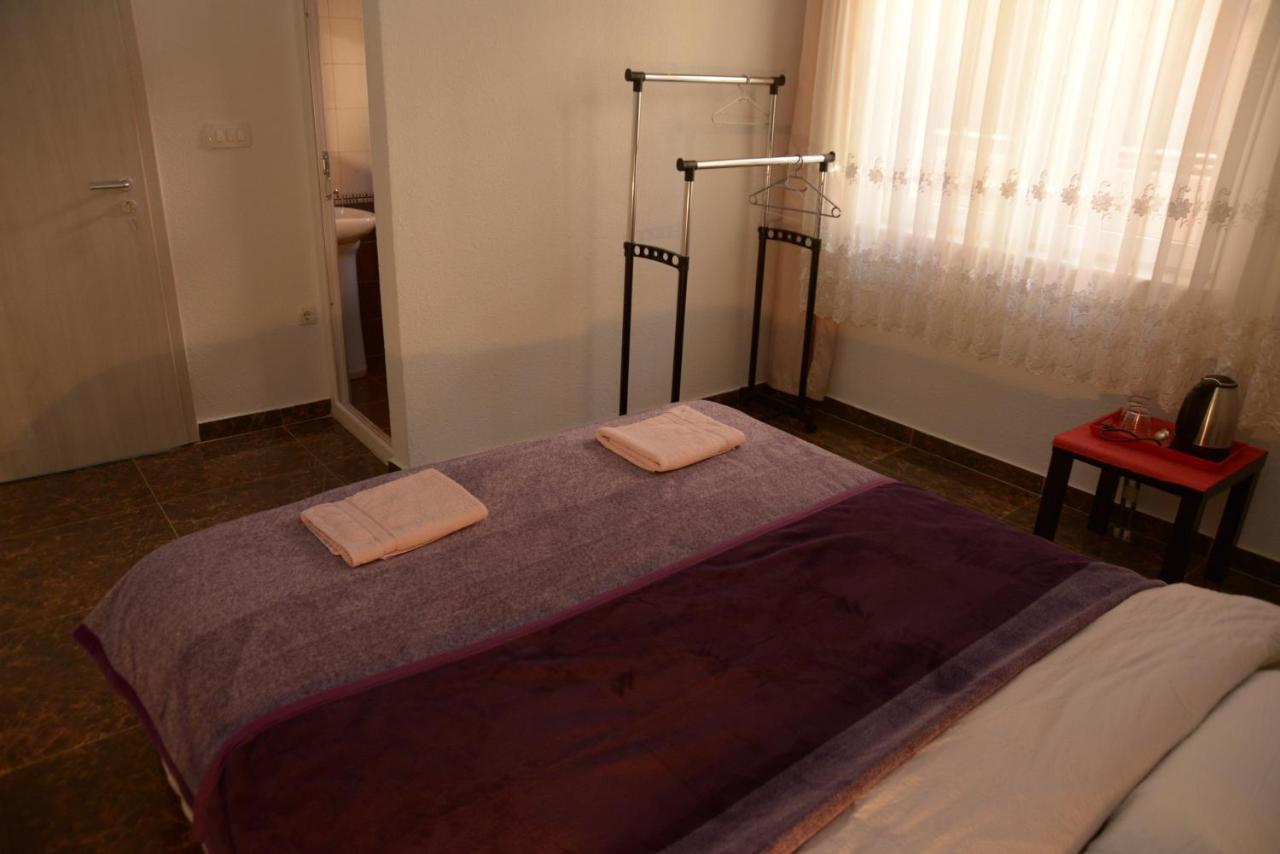 Hostel Tuba Pristina Extérieur photo