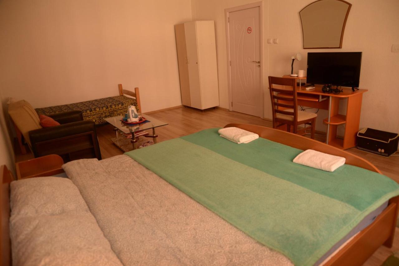 Hostel Tuba Pristina Extérieur photo